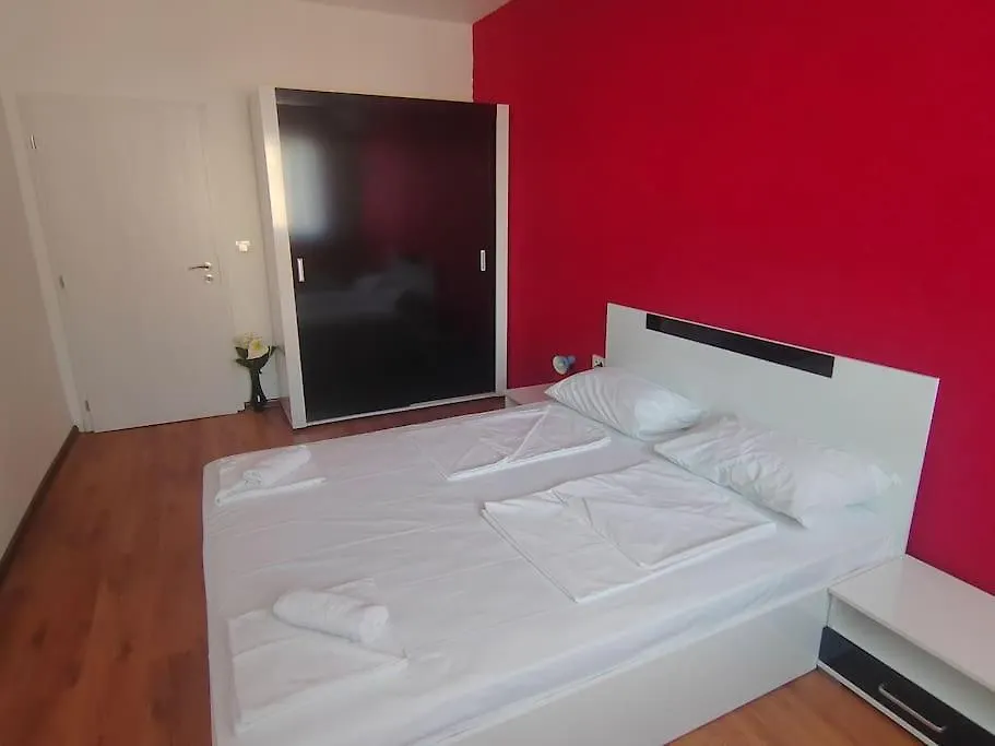 Red Room - Apartment In Varna - Beach And Forest