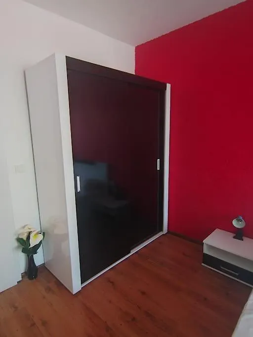 Red Room - Apartment In Varna - Beach And Forest