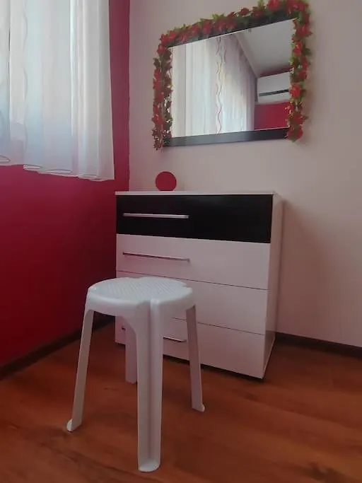 Red Room - Apartment In Varna - Beach And Forest