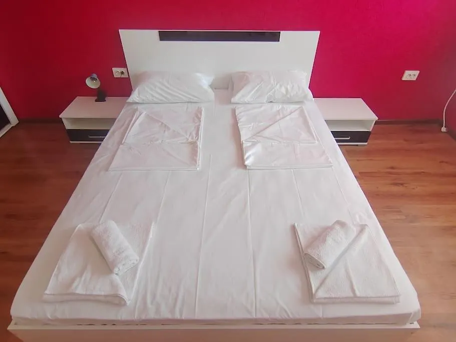 Red Room - Apartment In Varna - Beach And Forest
